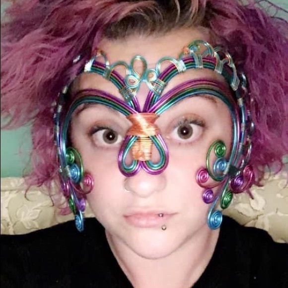 Exquisite Wire Wrapped Mask - Picture 4 of 4